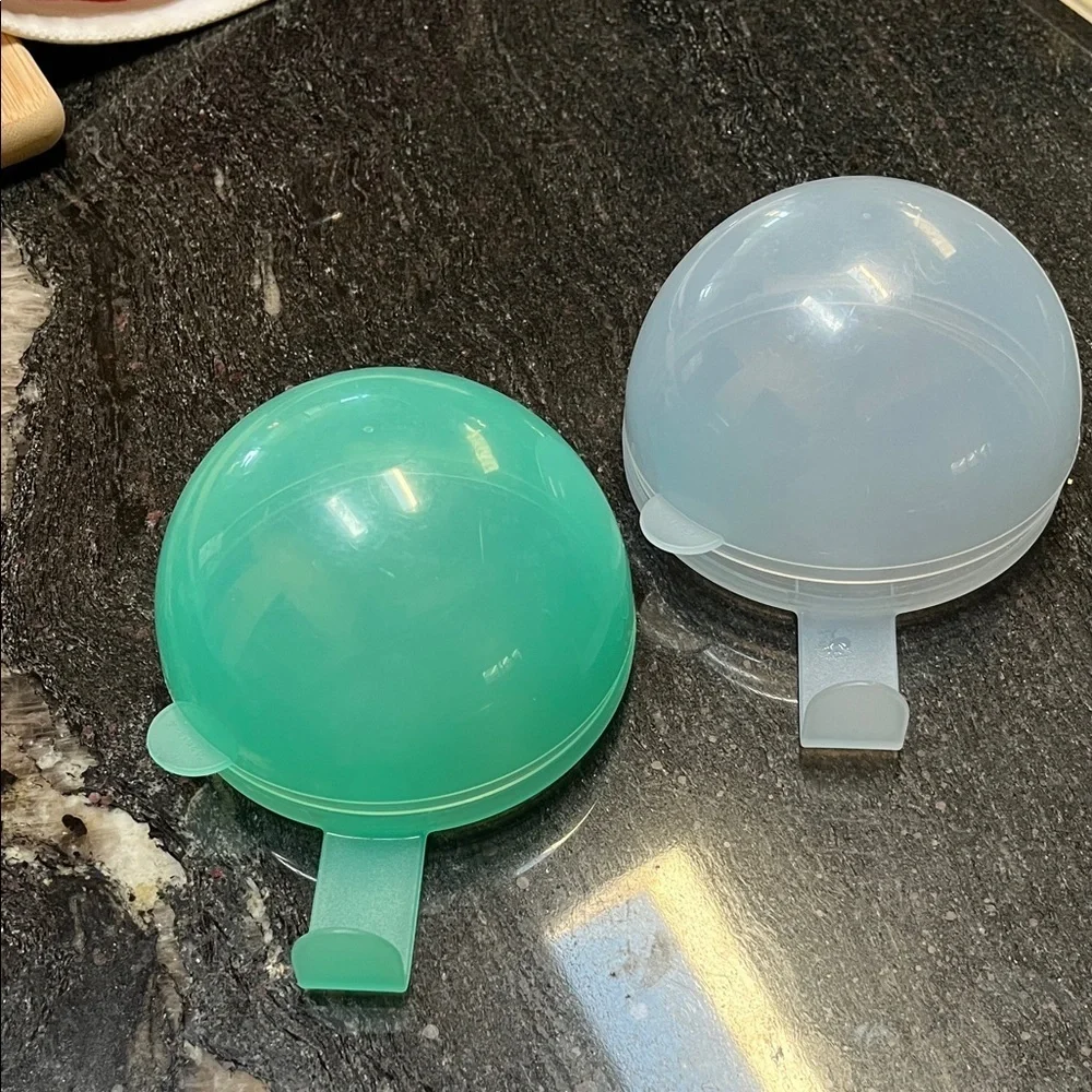 Tupperware Hang in refrigerator Produce Keepers- Green and Blue Set of Two